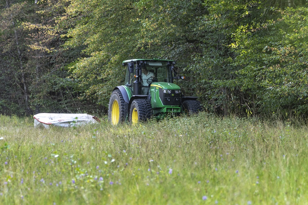 12737 Maaiwerkzaamheden Foto Lois Koelewijn Webversie